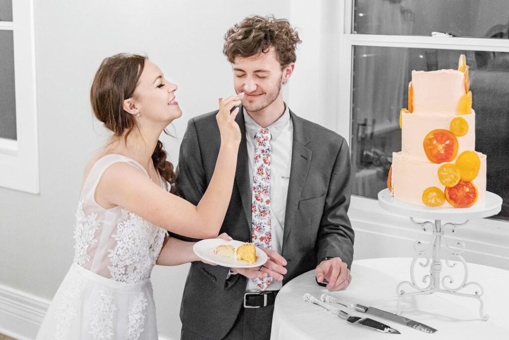 Photographer 📷 Capturing love through bright, colorful photos 🌈 Every love story deserves celebrating