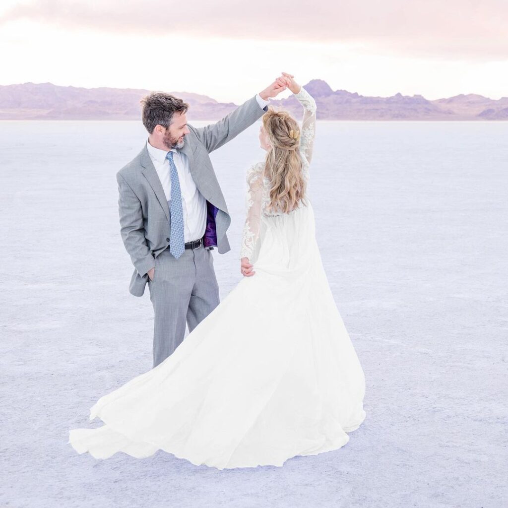 Photographer 📷 Capturing love through bright, colorful photos 🌈 Every love story deserves celebrating