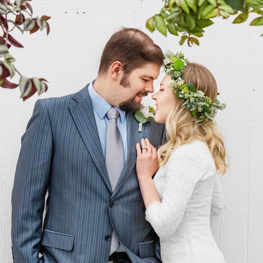Photographer 📷 Capturing love through bright, colorful photos 🌈 Every love story deserves celebrating