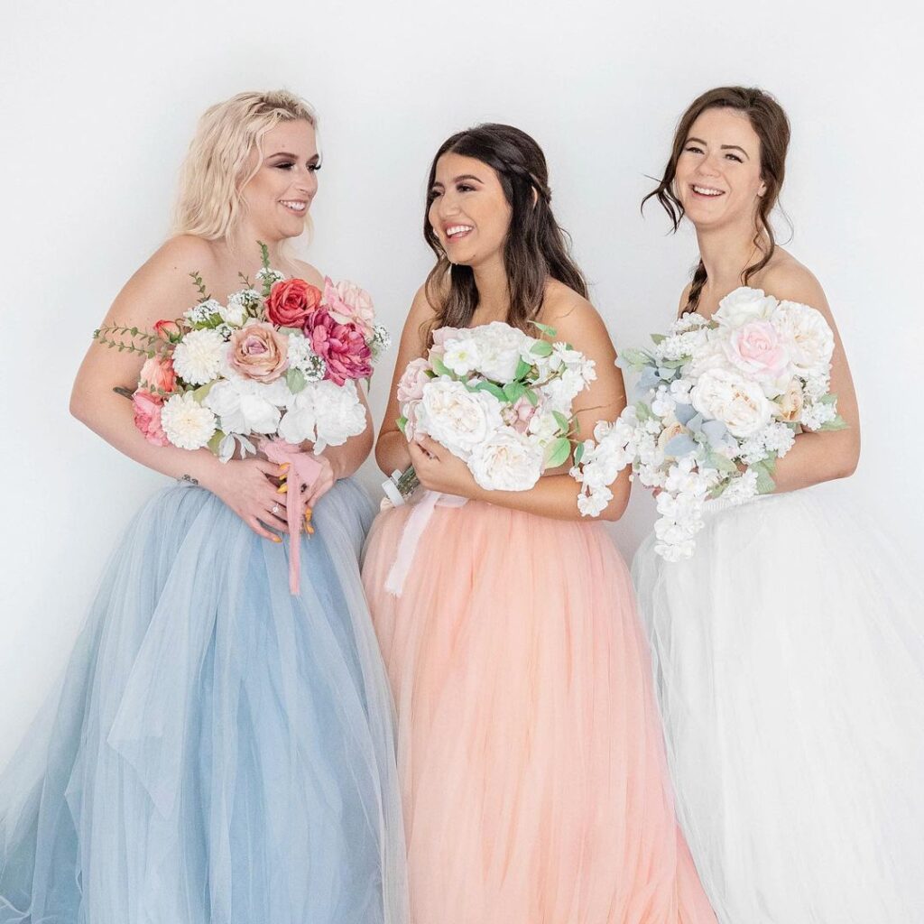 Photographer 📷 Capturing love through bright, colorful photos 🌈 Every love story deserves celebrating