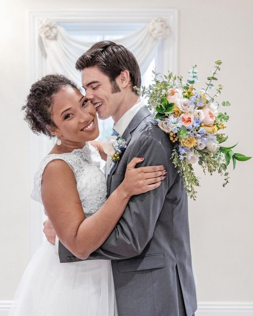 Photographer 📷 Capturing love through bright, colorful photos 🌈 Every love story deserves celebrating