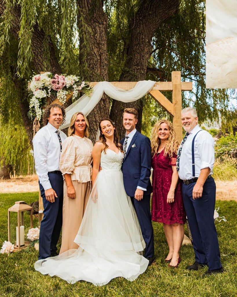 Create Lasting Memories with Averi - Your Go-To Photographer for Weddings, Engagements, and More!