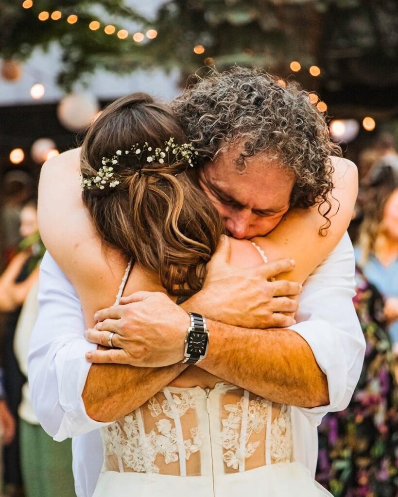 Create Lasting Memories with Averi - Your Go-To Photographer for Weddings, Engagements, and More!