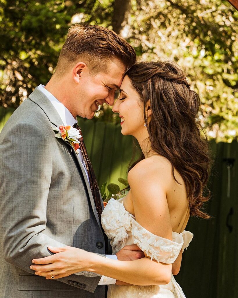 Create Lasting Memories with Averi - Your Go-To Photographer for Weddings, Engagements, and More!