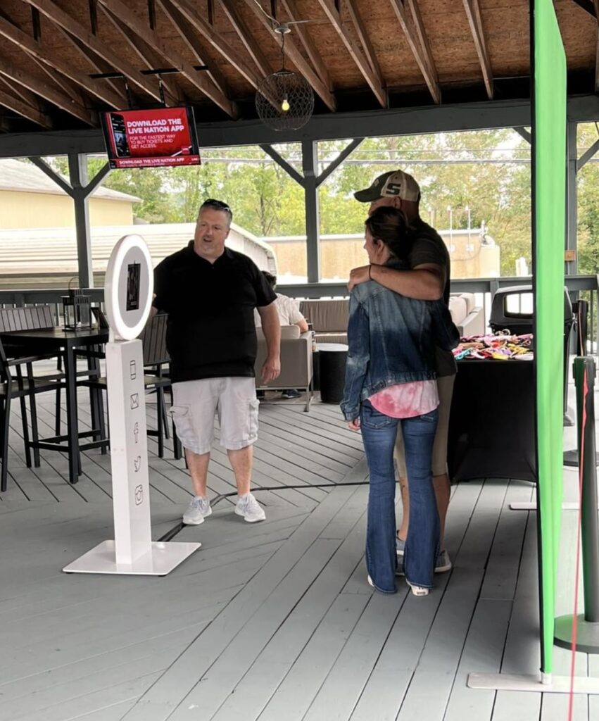 THE LOOKING GLASS PHOTO BOOTH