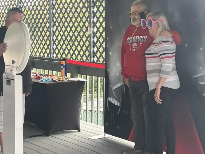 THE LOOKING GLASS PHOTO BOOTH