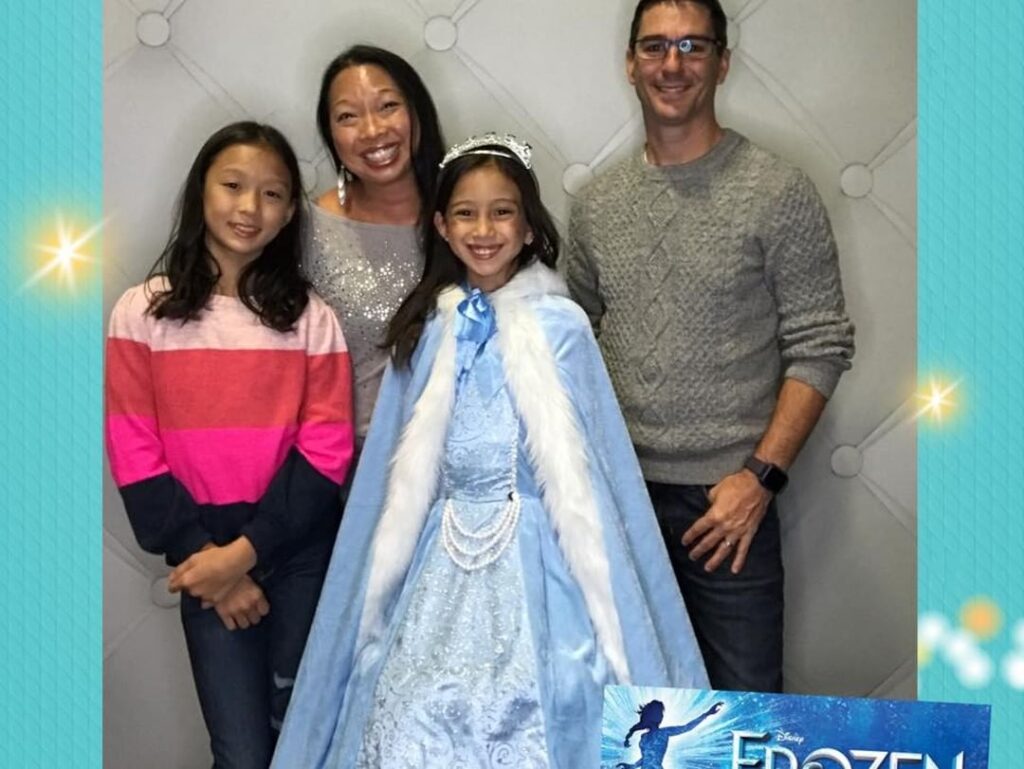 THE LOOKING GLASS PHOTO BOOTH