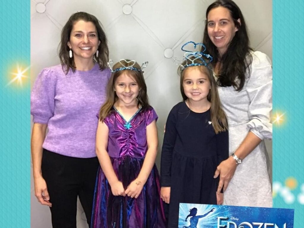 THE LOOKING GLASS PHOTO BOOTH