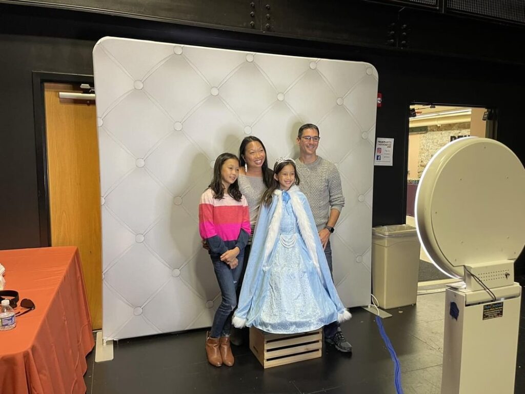 THE LOOKING GLASS PHOTO BOOTH