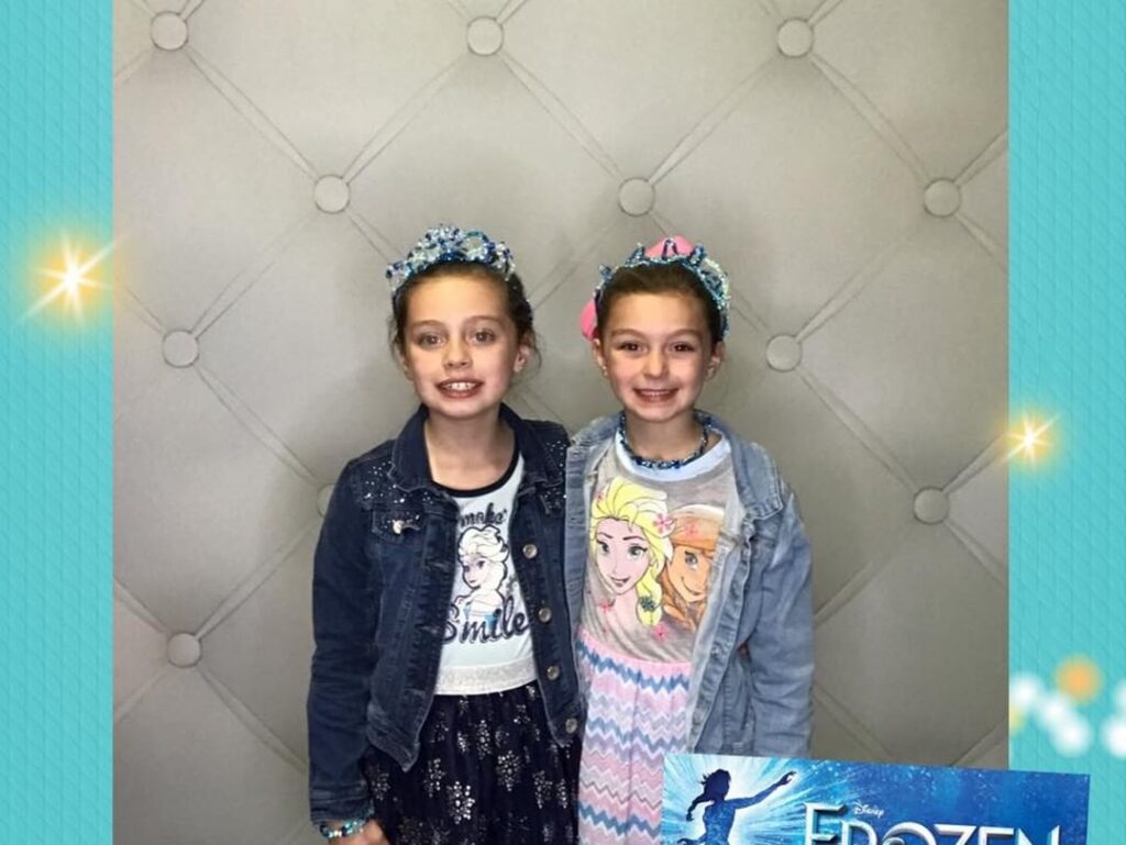 THE LOOKING GLASS PHOTO BOOTH