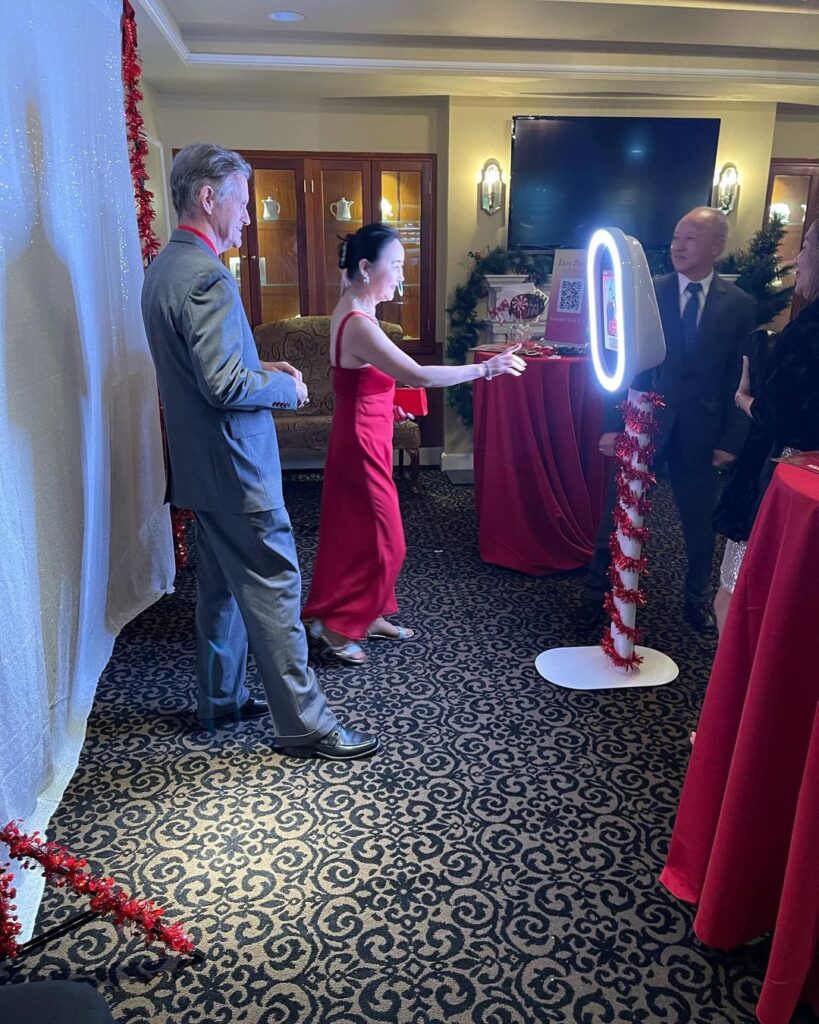 Create Unforgettable Moments with Easy Peasy Photo Booth - Wow Your Guests!