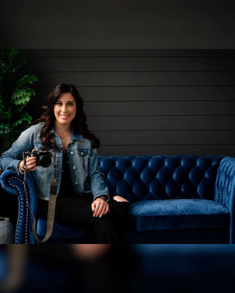 Retro Mirror Photo 📸 A highly interactive photo booth that will guarantee to create memories that'll last a lifetime