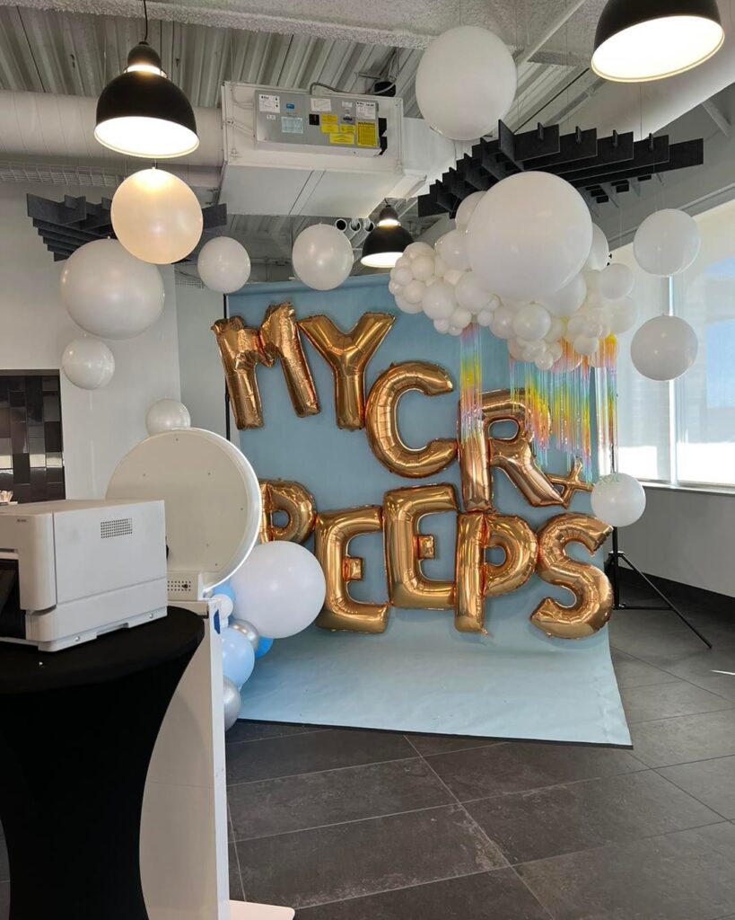 THE LOOKING GLASS PHOTO BOOTH