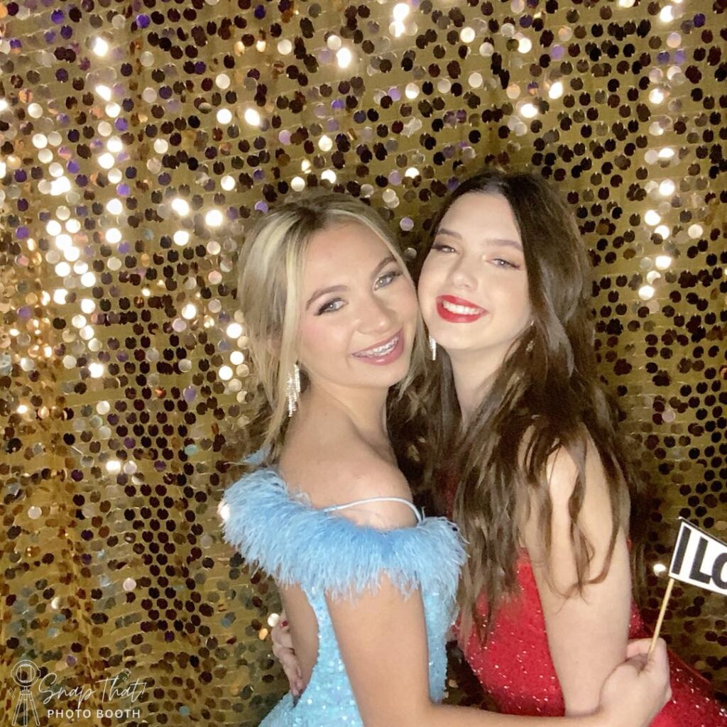 ✨📸 Get ready for instant memories & loads of fun with our easy to use photobooth!