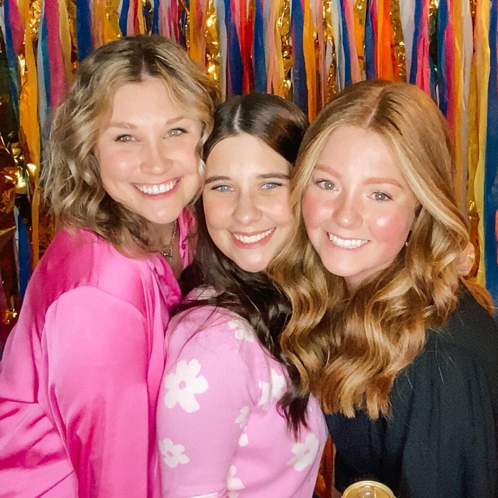 ✨📸 Get ready for instant memories & loads of fun with our easy to use photobooth!