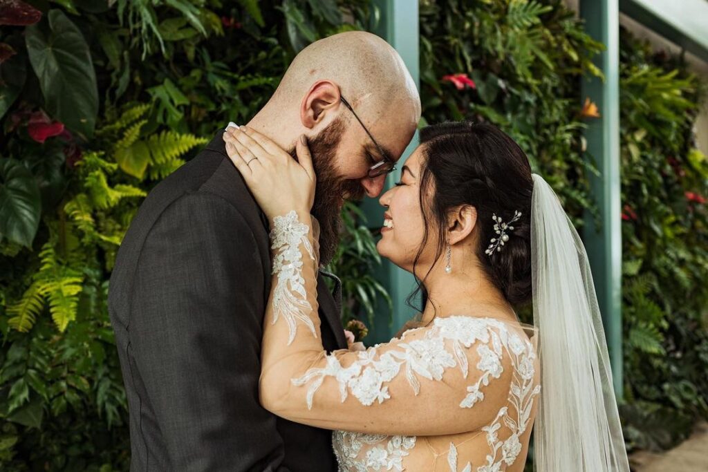 Create Lasting Memories with Averi - Your Go-To Photographer for Weddings, Engagements, and More!