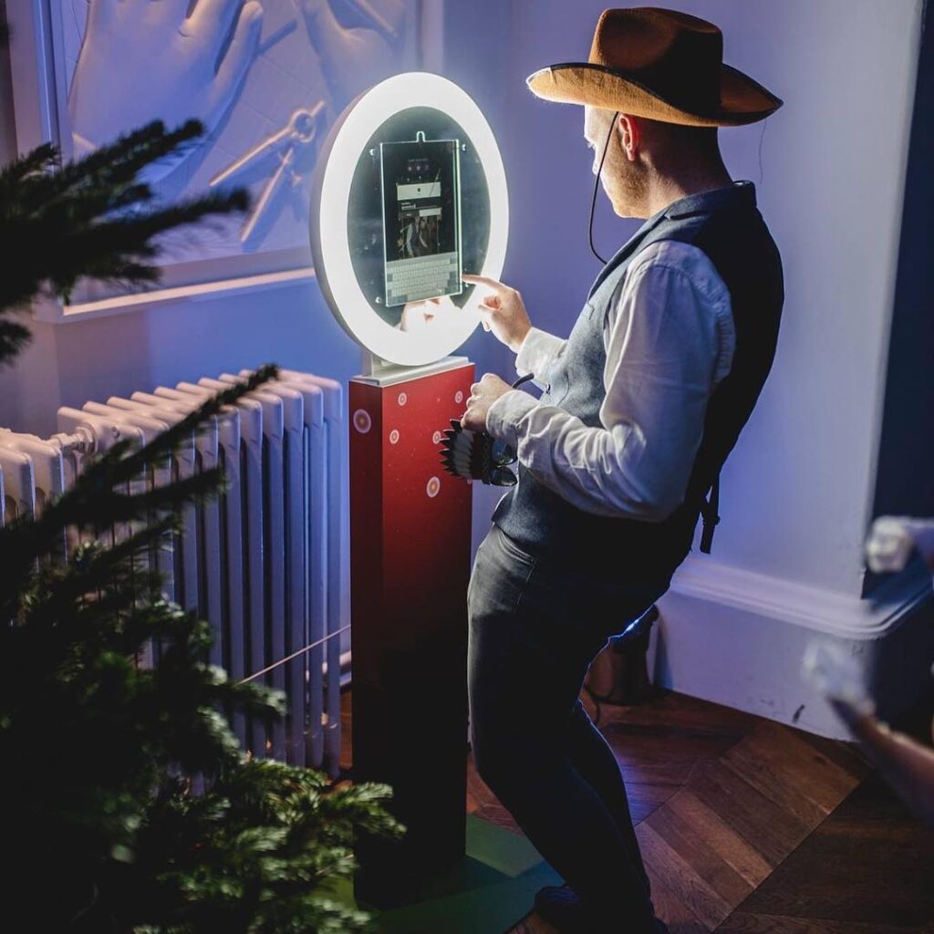 THE LOOKING GLASS PHOTO BOOTH