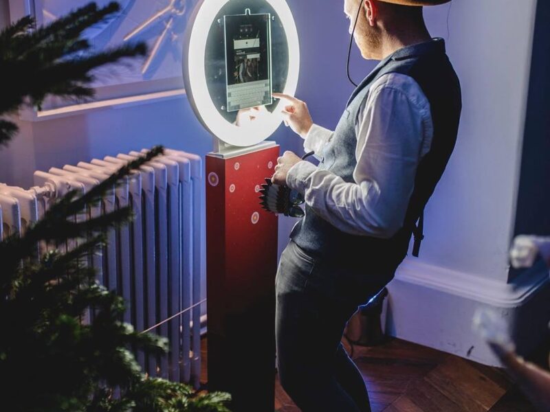 THE LOOKING GLASS PHOTO BOOTH