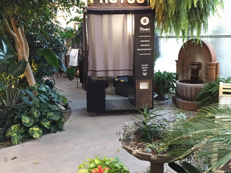 Step Back in Time with Our Vintage Luxury Photobooth - Perfect for Your Event!