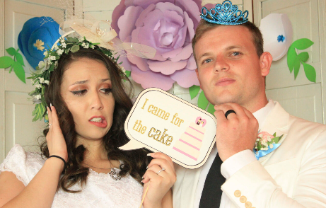 Make Your Event Unforgettable with Our Customizable Digital Photobooth!