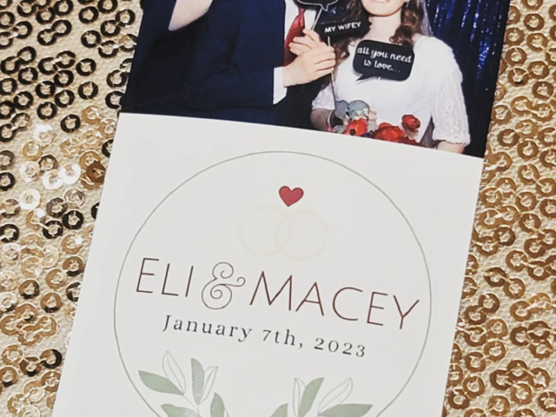 Make Your Event Unforgettable with Our Customizable Digital Photobooth!