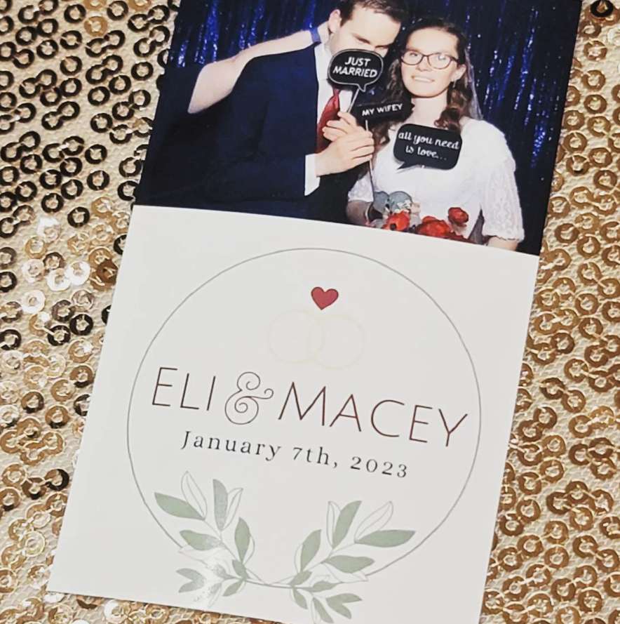 Make Your Event Unforgettable with Our Customizable Digital Photobooth!